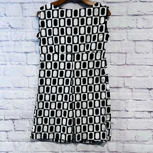Jessica Howard Black & White Geometric Design Sleeveless Dress‎ - Picture 2 of 7